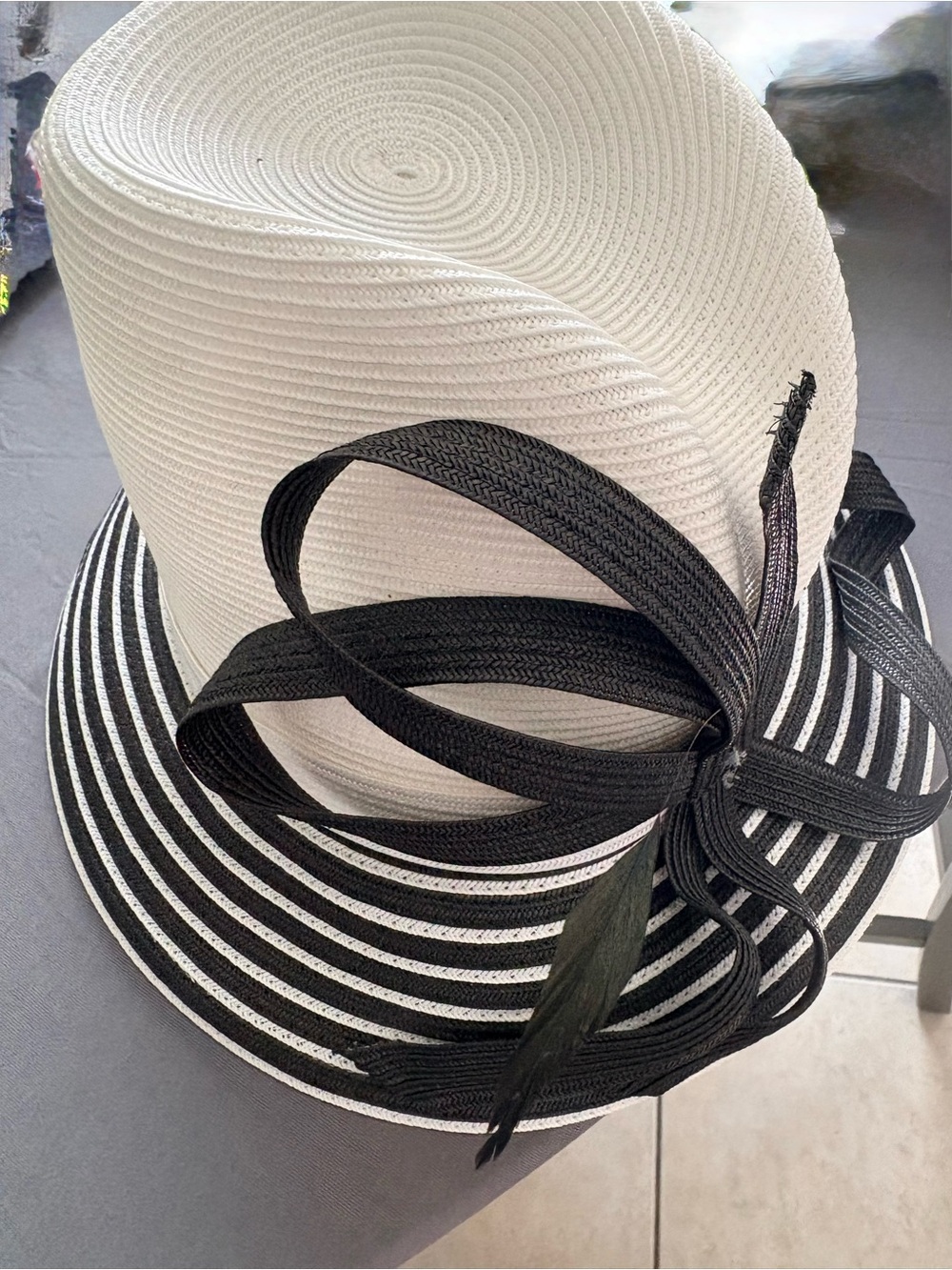 Classic Two-Tone Black and White Women's Straw Hat with Bow Accent